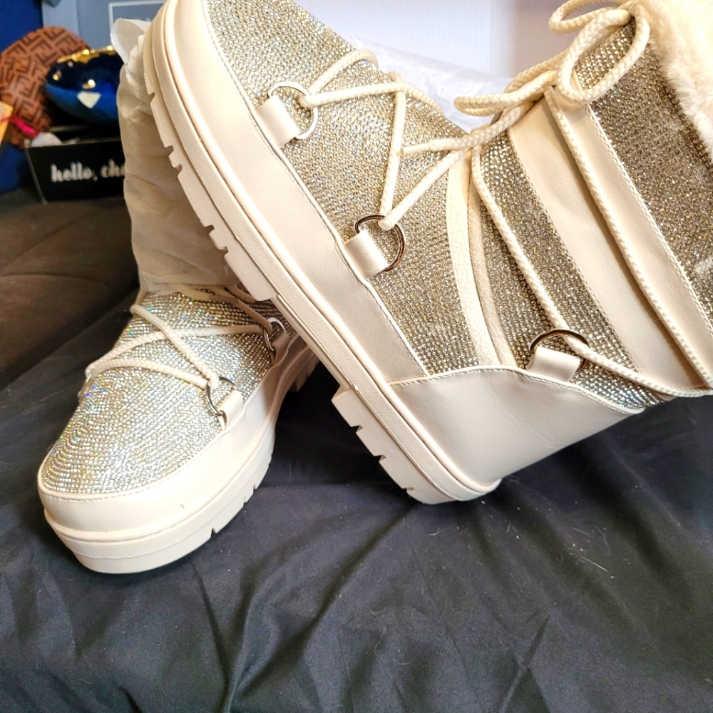 White Diamond 💎 Boots - Picture 2 of 10